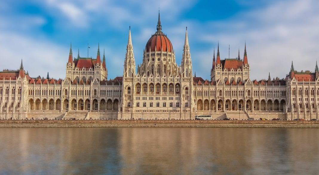 visitare il parlamento di Budapest