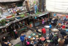Szimpla Kert, il primo Ruin Pub di Budapest ruin bar Budapest Szimpla